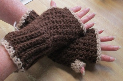 Fingerless crochet mitts 1