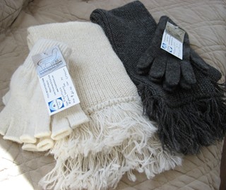 Neaf_scarves_gloves2